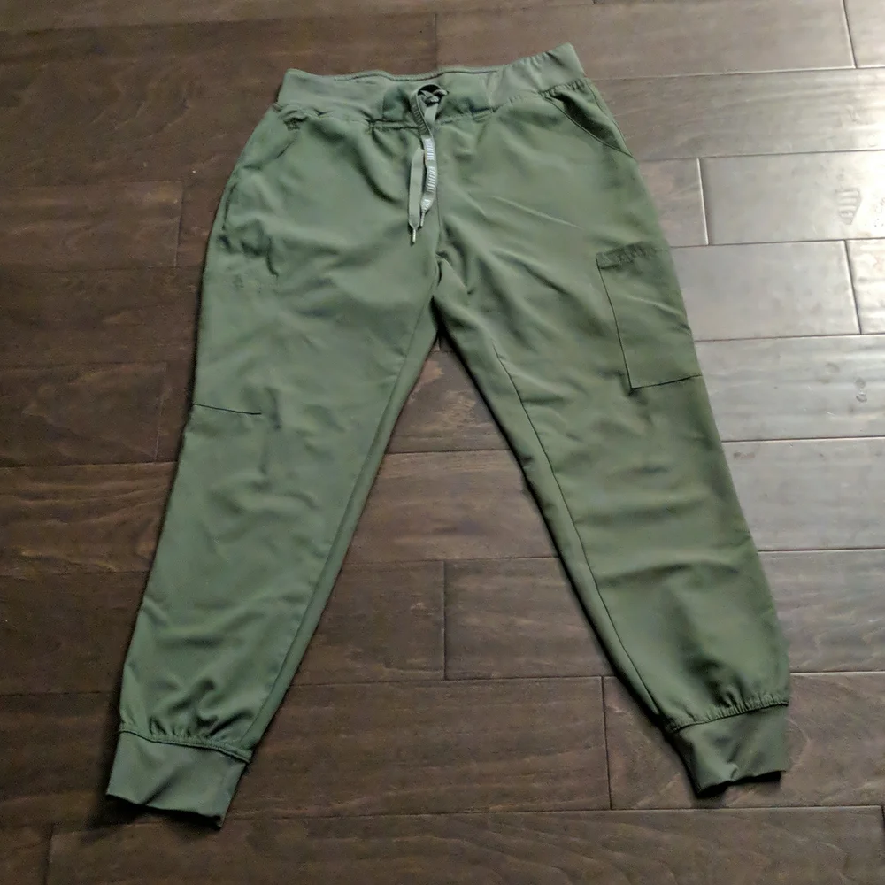 Med Couture Sage Green Jogger Scrub Set - Picture 3 of 5